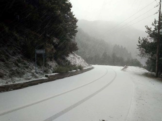 Χιόνι έπεσε τη νύχτα